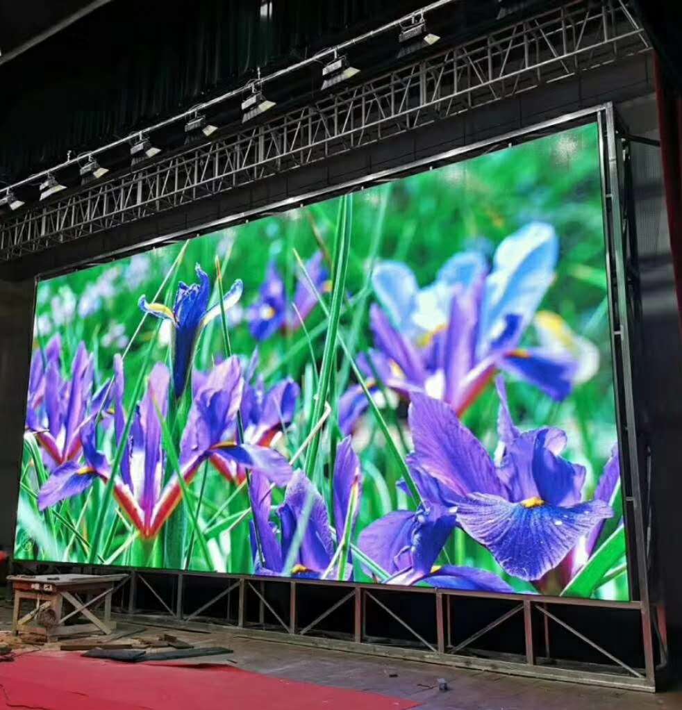 婚宴厅舞台背景p4led全彩电子屏30平方造价_p4led显示屏-深圳市联硕